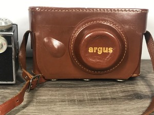 lot 557 image: Vintage Argus Coated Cintar Camera 50 MM with case