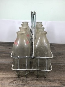 lot 559 image: Vintage Milk Carrier with 8 bottles