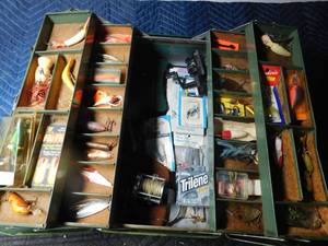 lot 323 image: Metal tackle box of tackle