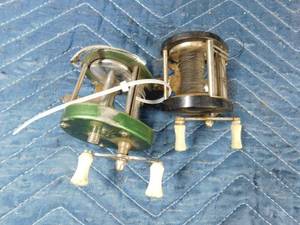 lot 326 image: 2 Vintage reels