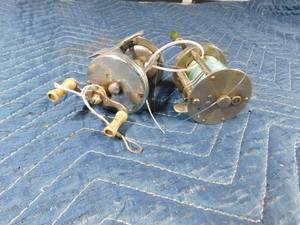 lot 328 image: 2 Vintage fishing reels