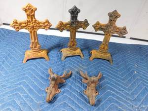 lot 4 image: 5 Vintage cast iron pieces