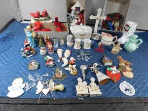 lot 533 image: box of Christmas items and more