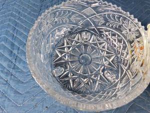 lot 535 image: Lead crystal bowl with 3 feet and ceramic casserole dish