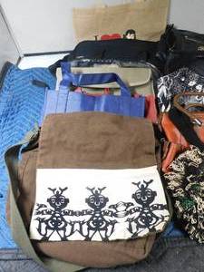 lot 539 image: Purses and tote bags