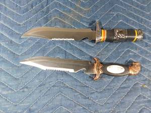 lot 542 image: 2 knives
