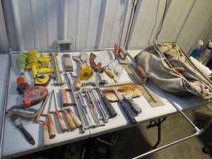 lot 19 image: Large Mixed Lot of Masonry Hand Tools with Bag