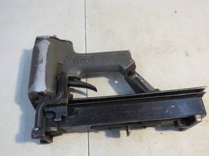 lot 27 image: Senco Model PW Staple Gun