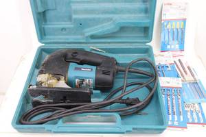 lot 16 image: Makita 434OFCT Jigsaw & Blades