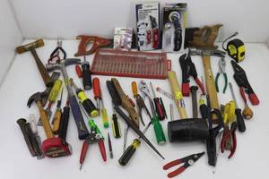 lot 72 image: Lot of Hand Tools