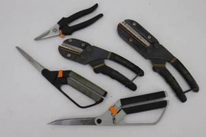 lot 82 image: Friskars & other Shears
