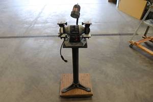 lot 101 image: Delta GR250 6 GrinderSharpener