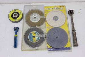 lot 114 image: Grinding Wheels & Dressers