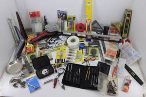 lot 133 image: Tote of Misc Garage Items