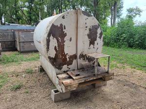 lot 3 image: 1000 Gallon Oil Tank on Frame - Approx. 12 full of used oil