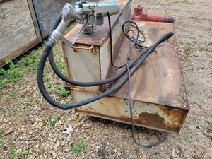 lot 6 image: Truck Bed Fuel Tank with Pump (Not Working)