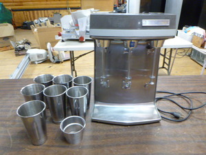 lot 18 image: Hamilton Beach Scovill MaltMilkshake Machine