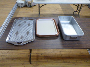 lot 21 image: Roasting Pan and Trays