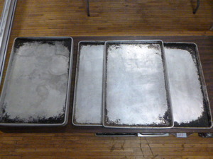 lot 26 image: 9 Baking Sheets