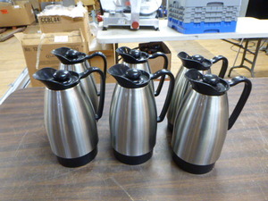 lot 32 image: 19 Thermal Carafes