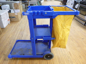 lot 41 image: Global Industrial Custodian Cart