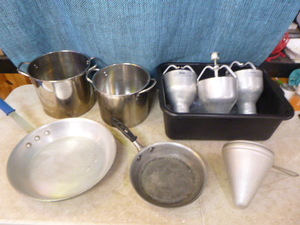 lot 52 image: Kitchenware