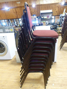 lot 79 image: 10 Stackable Chairs