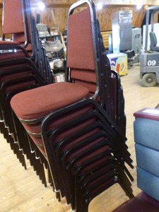 lot 81 image: 10 Stackable Chairs