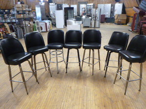 lot 100 image: 7 Bar Stools