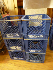 lot 102 image: 6 Milk Crates