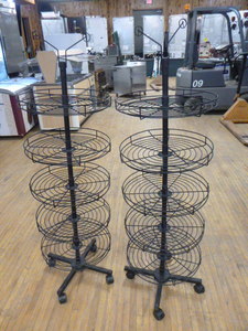 lot 116 image: 2 Wire Round Shelving DisplayUnits