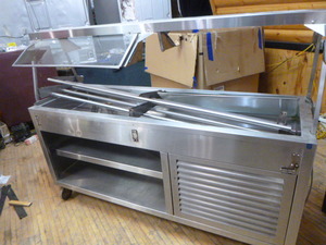 lot 129 image: Duke Refrigerated Buffet Table
