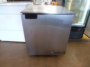 lot 3 image: Victory Freezer