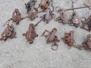 lot 32 image: Traps