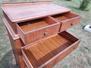 lot 44 image: Dresser