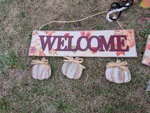 lot 86 image: Interior Wall Signs and Lighted Flamingo