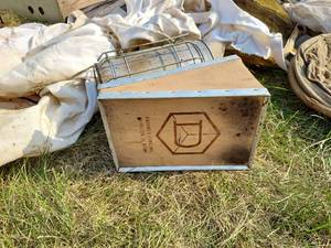 lot 95 image: Beehive Handling Equipment