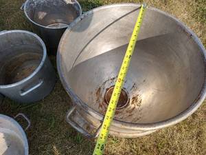 lot 96 image: Large Assortment of Cooking and Mixing Pots