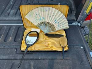 lot 42 image: Vintage Vanity Kit