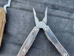 lot 49 image: Leatherman