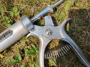lot 104 image: Castration and Livestock Instruments