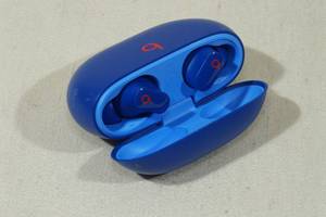 lot 109 image: Beats Studio Buds Blue