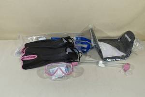 lot 152 image: Cressi Adult Palau Fin Snorkel Set -Pink SM