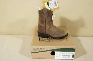lot 197 image: Smoky Mountain Boots -Little Kids Size 5.5, Brown Oil Distressed