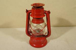 lot 229 image: Vintage Winged Wheel Lantern #400