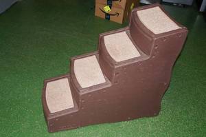 lot 241 image: Pet Gear Rubbermade Pet Steps with Carpet Stairs