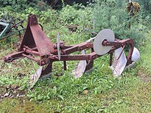 lot 982 image: 3-Bottom Plow with 3-Point Hitch