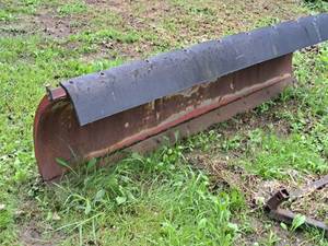 lot 984 image: UniMount 102 Snow Plow Blade Attachment
