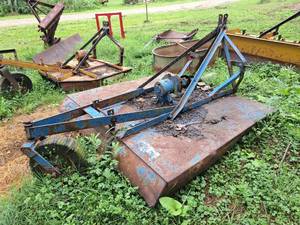 lot 992 image: Ford 60 Mower Deck 908