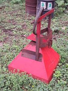 lot 1000 image: 3 Point PTO Broadcast SpreaderSeeder